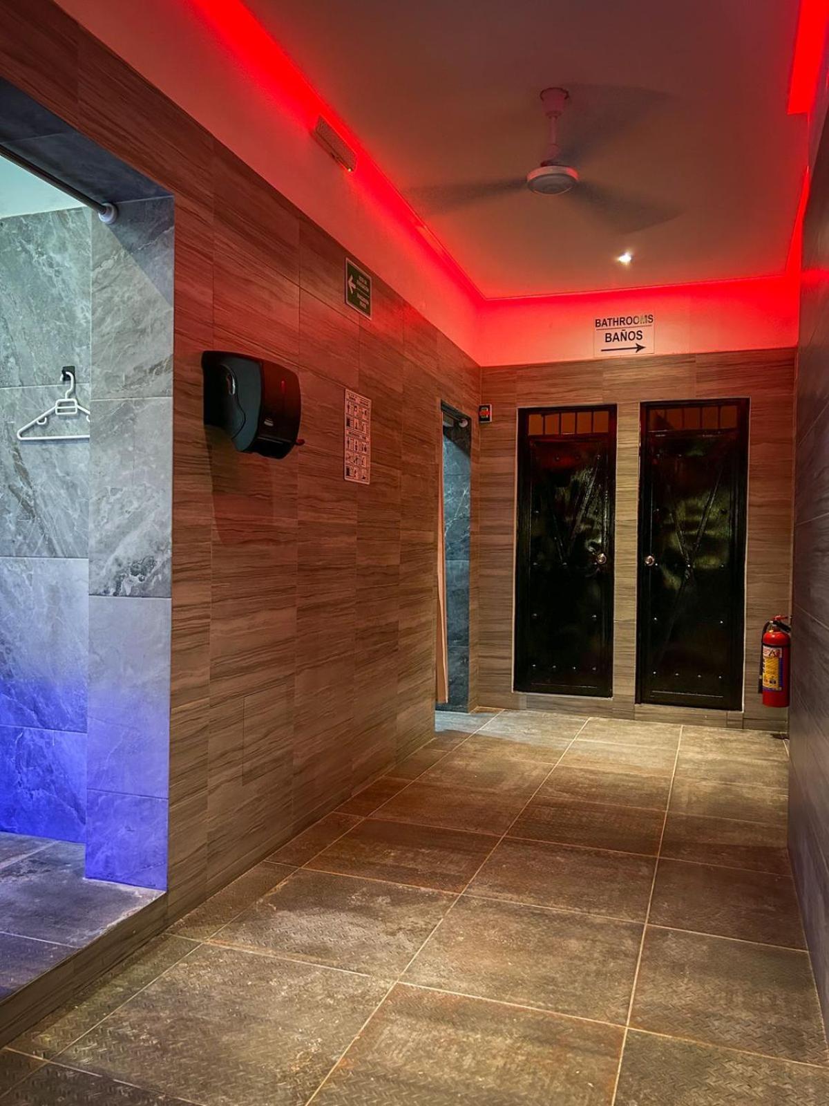Spartacus Hostel Boutique For Men Пуерто-Вальярта Екстер'єр фото